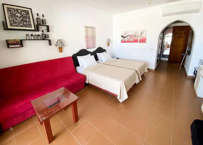 Sea View - - & Pools - Sleeps 4 - 2 Beds And 2 Sofa Beds *