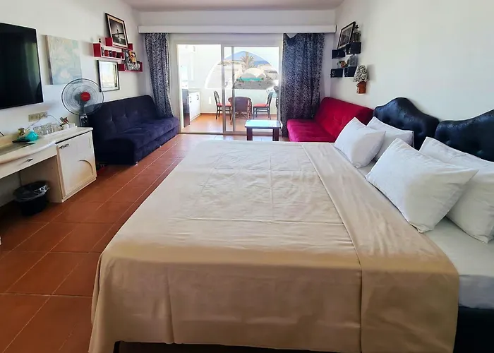 Sea View - - & Pools - Sleeps 4 - 2 Beds And 2 Sofa Beds Apartment