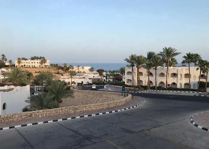 Sea View - - & Pools - Sleeps 4 - 2 Beds And 2 Sofa Beds Apartment *